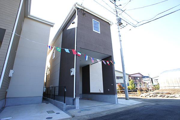 Local appearance photo. 1 Building