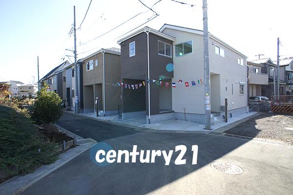 Local photos, including front road. 11 / 14 shooting