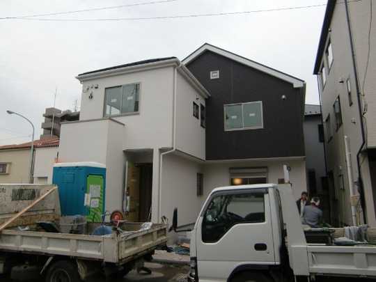 Local appearance photo. Building appearance (1)