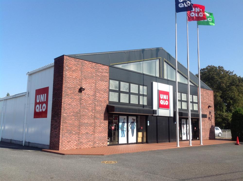 Shopping centre. 770m to UNIQLO Urawa Daitakubo shop