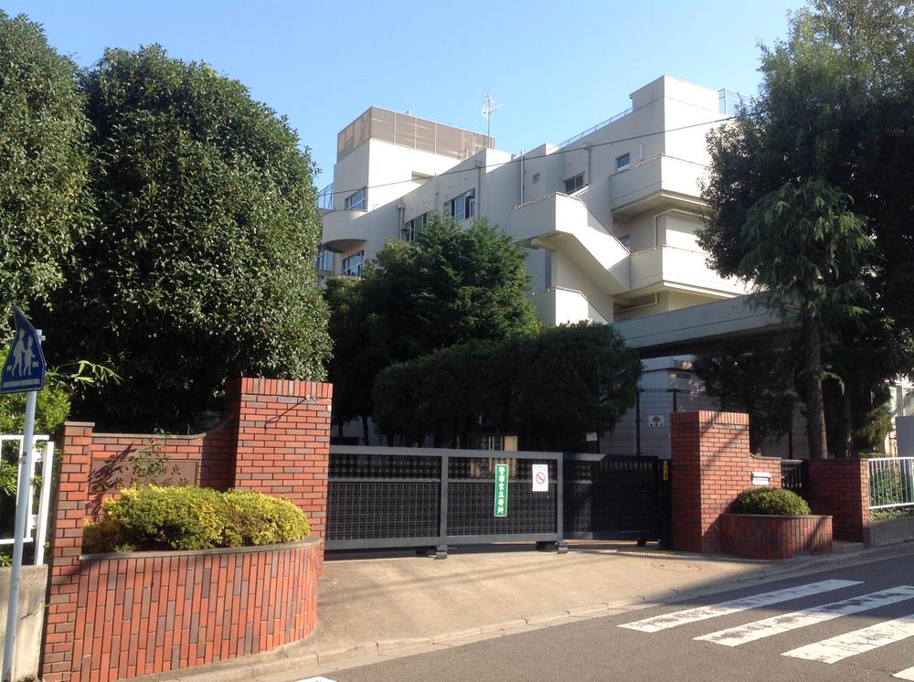 Primary school. 914m until the Saitama Municipal Oyaba Elementary School