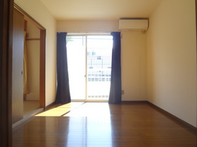 Living and room. 6 Pledge of Western-style, Air-conditioned