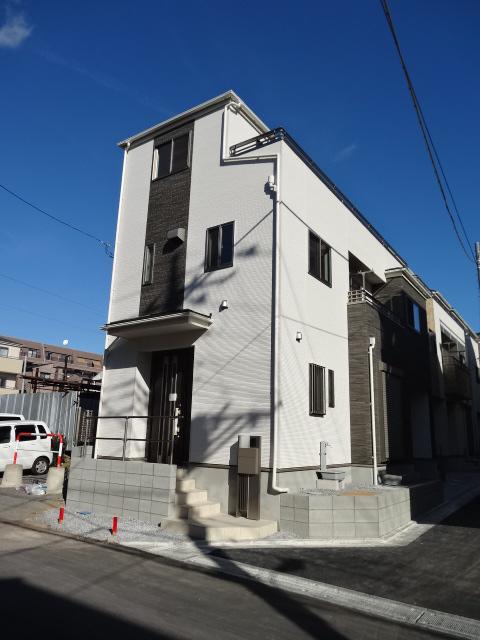 Local appearance photo. Local (12 May 2013) Shooting