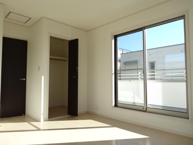 Non-living room. Indoor (12 May 2013) Shooting