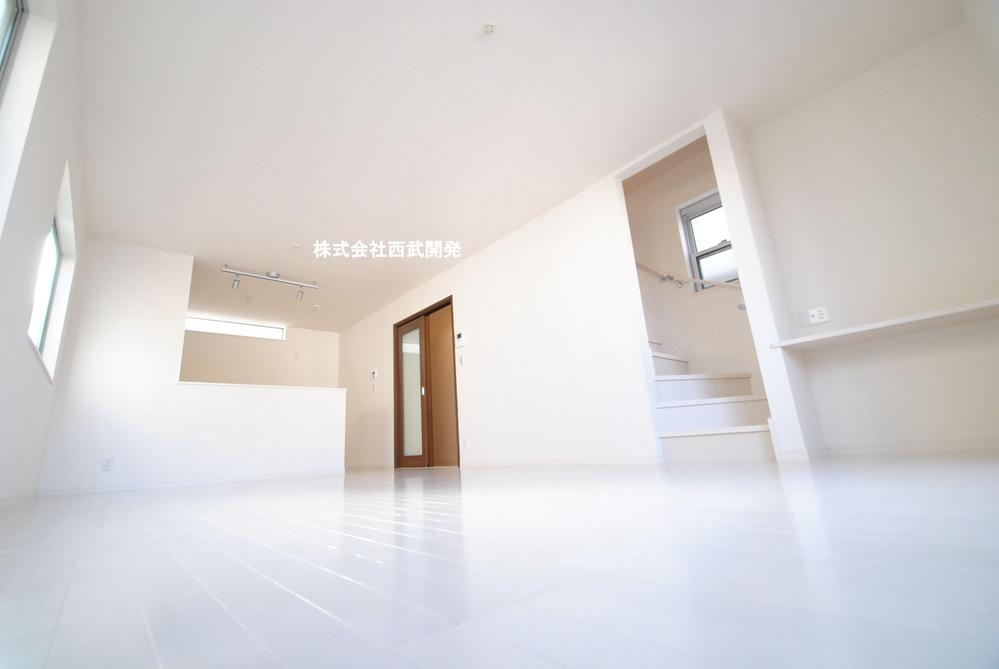 Living.  [living]  18.3 Pledge of spacious living Indoor (03 May 2013) Shooting