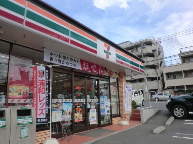 Convenience store. 580m to Seven-Eleven (convenience store)