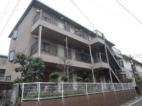 Building appearance. It is a three-storey