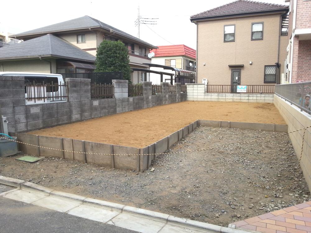 Local photos, including front road. Site (July 27, 2013) is shooting 1 Building current state photo. 