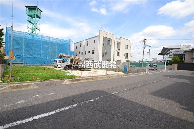 Local photos, including front road.  [Front south road 8.3m public roads] As the car was not very. Local (08 May 2013) Shooting