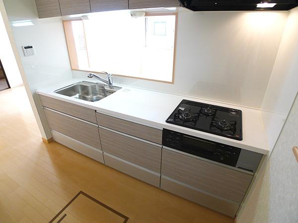 Kitchen. Face-to-face kitchen can feel your family close