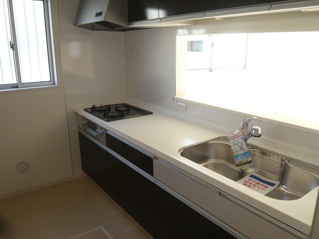 Kitchen. It is a popular counter kitchen.