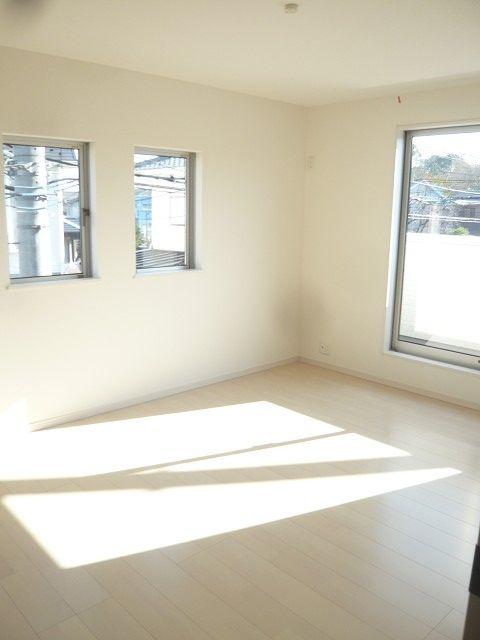 Non-living room. Large and bright master bedroom.