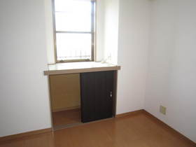 Living and room. bay window