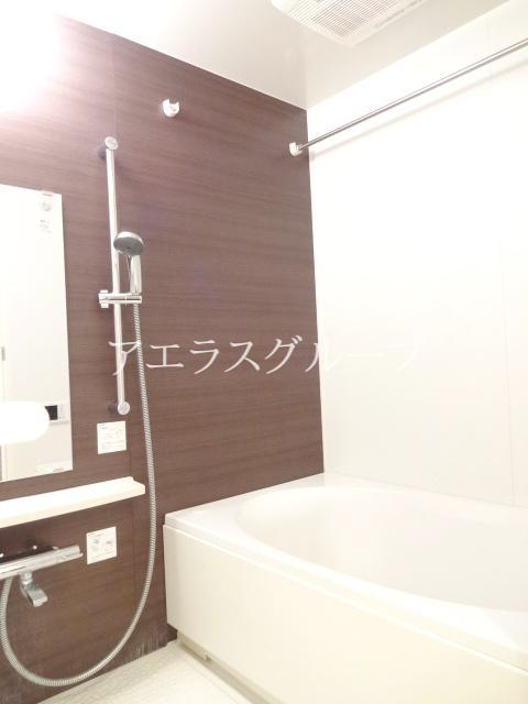 Bath. Bathing to heal fatigue of the day