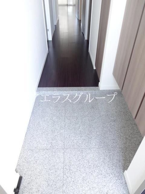 Entrance. Space spacious, Since the housing of with all right even if there are a lot of shoes!