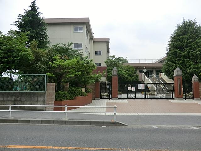 Junior high school. 1300m to 1300m Minami Urawa junior high school until the Saitama Municipal Minami Urawa Junior High School You can mind richly growth through a variety of activities and experiences.