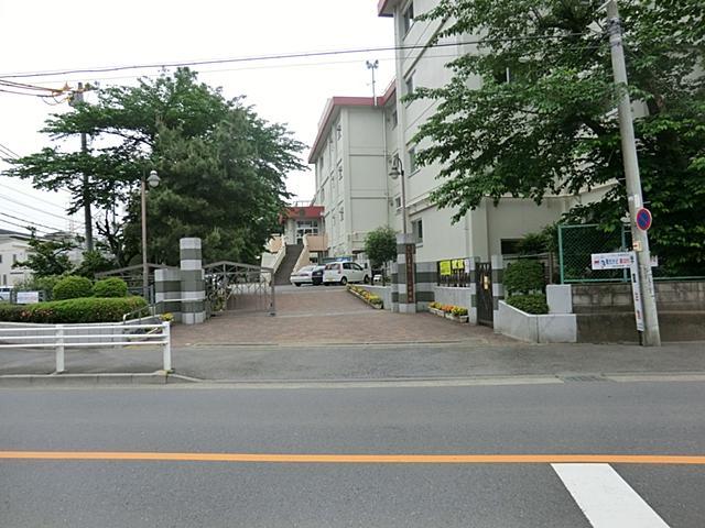 Primary school. Until the Saitama Municipal Buzo elementary school 480m small children also attend reasonably Buzo elementary school (480 minutes) is