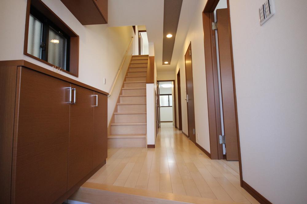 Entrance. Entrance to welcome the guests. Ask the elegance.