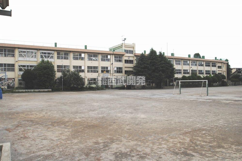 Primary school. 1240m to the west Urawa elementary school