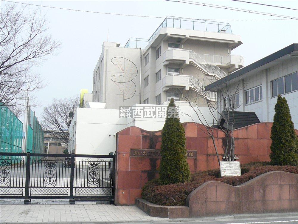 Junior high school. Utsutani 770m until junior high school
