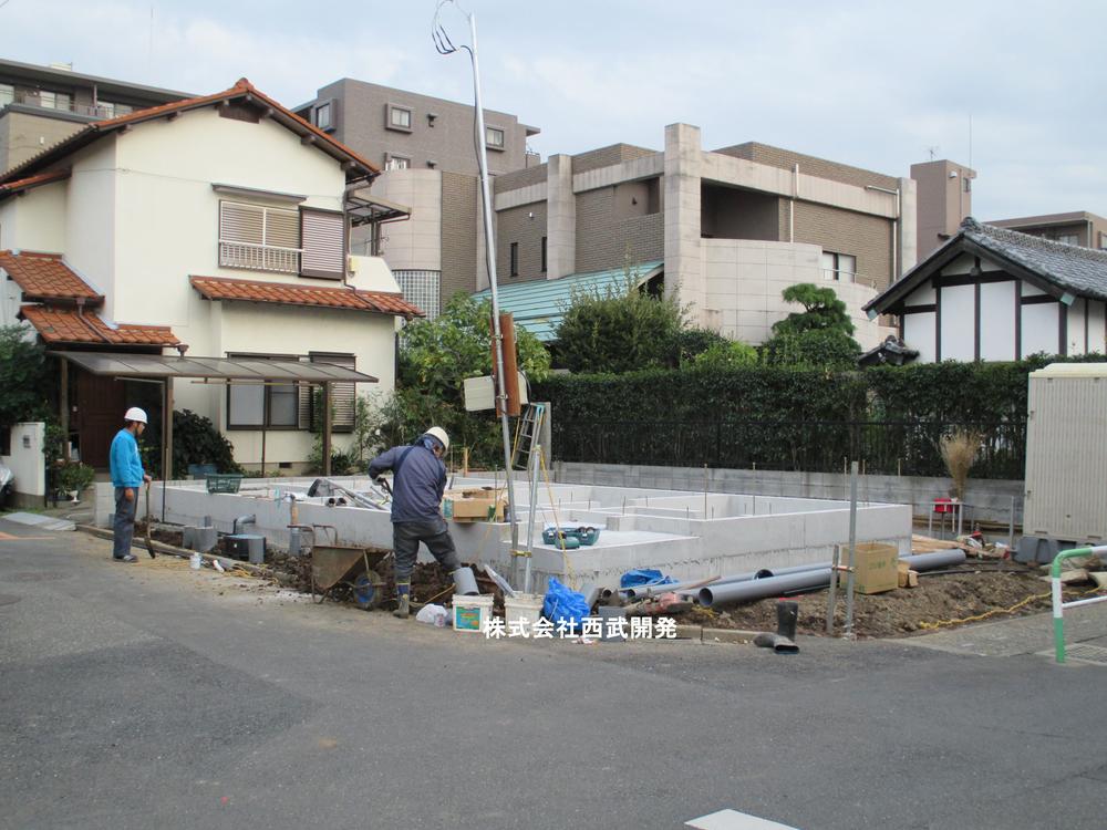 Local photos, including front road. Local (11 May 2013) Shooting