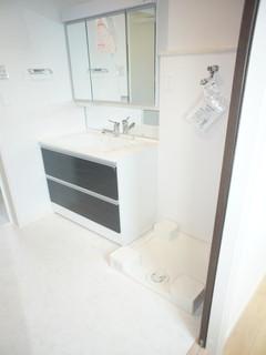 Wash basin, toilet. Local (11 May 2013) Shooting