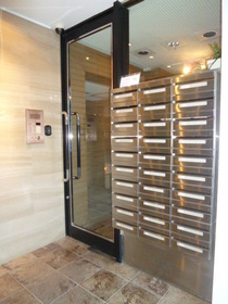 Other common areas. Auto-lock with the entrance