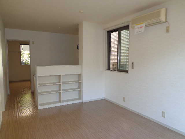 Living and room. ☆ There is under-counter storage space ☆