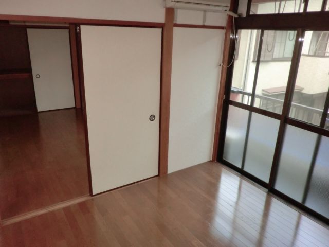 Living and room. 4.5 is the Pledge of flooring.