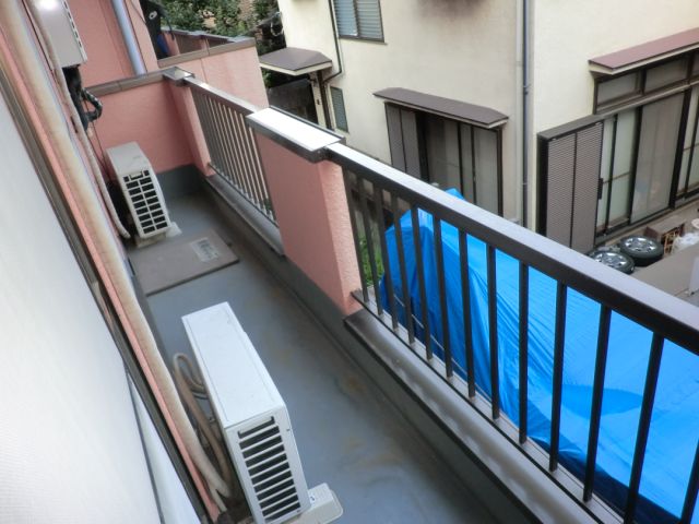 Balcony. Southeast-facing veranda firmly dry also laundry