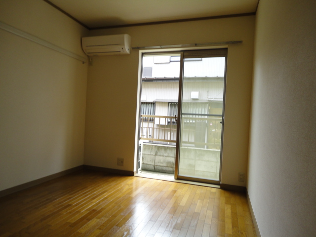 Living and room.  ☆ Flooring paste ☆