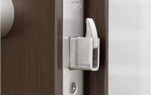 Security.  [Entrance whether or tablet ・ Double Rock] To drag exhibited to the destruction of the key by the bar, etc., Adopting the entrance lock with a sickle-type dead bolt. Adopt a double lock that take a long time to further illegal unlocking. (Same specifications)