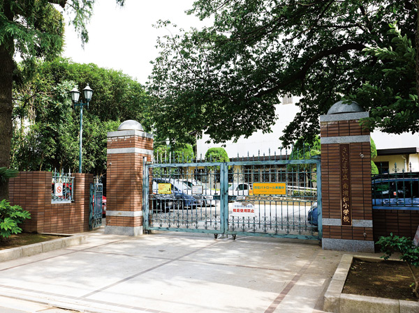 Surrounding environment. Minami Urawa elementary school (about 400m ・ A 5-minute walk)