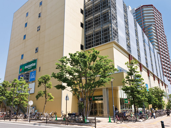 Surrounding environment. Maruetsunaria Musashi Urawa store (about 980m ・ Walk 13 minutes)