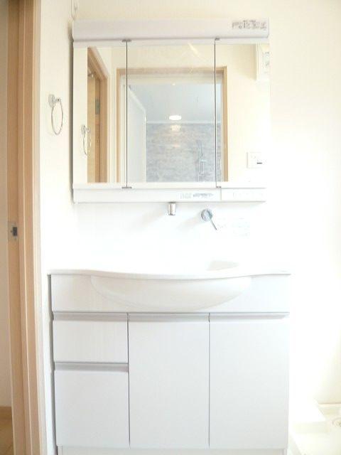 Wash basin, toilet. All building common specifications, Three-sided mirror Shampoo dresser.