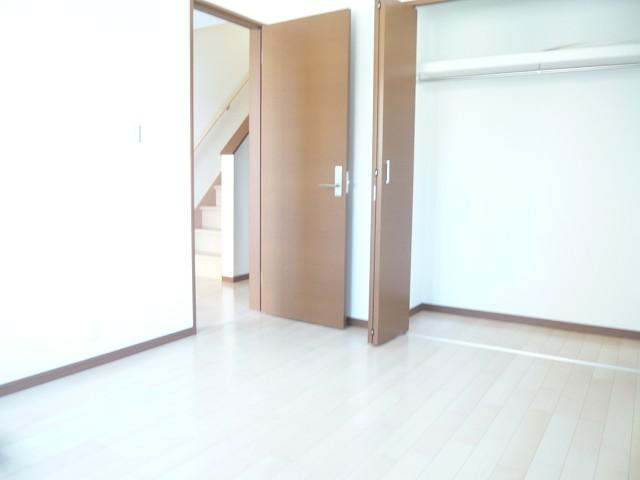 Non-living room. Second floor bedroom of the A Building 6.7 Pledge.