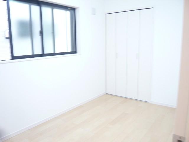 Non-living room. B Building bedroom.