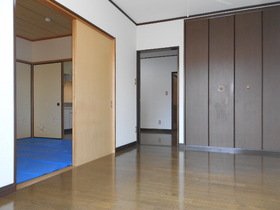 Living and room. ☆ There are storage ☆