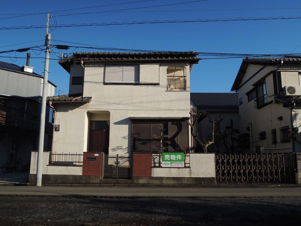 Local photos, including front road. Local (12 May 2013) Shooting