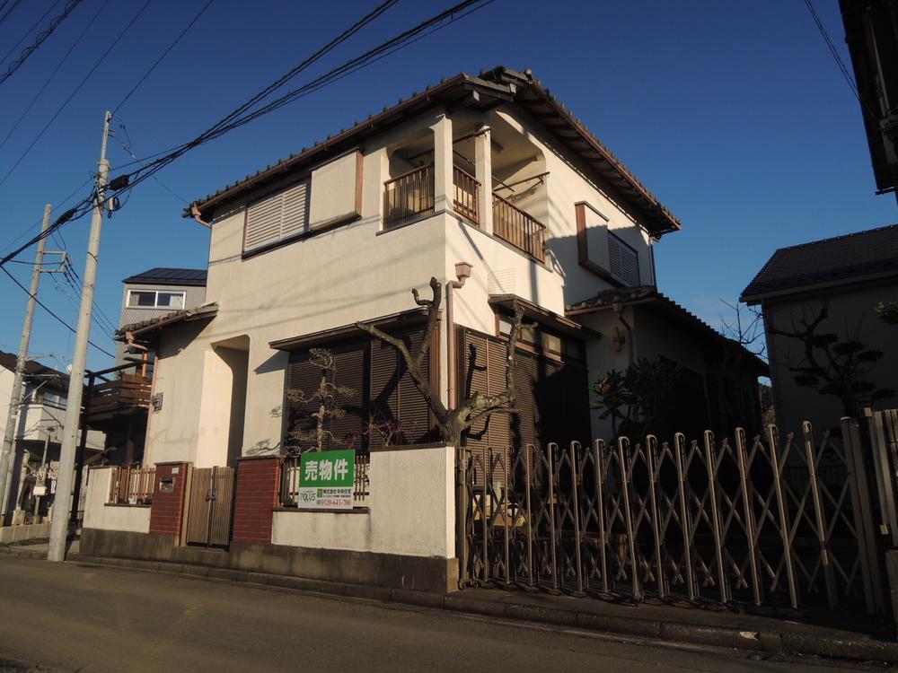 Local photos, including front road. Local (12 May 2013) Shooting