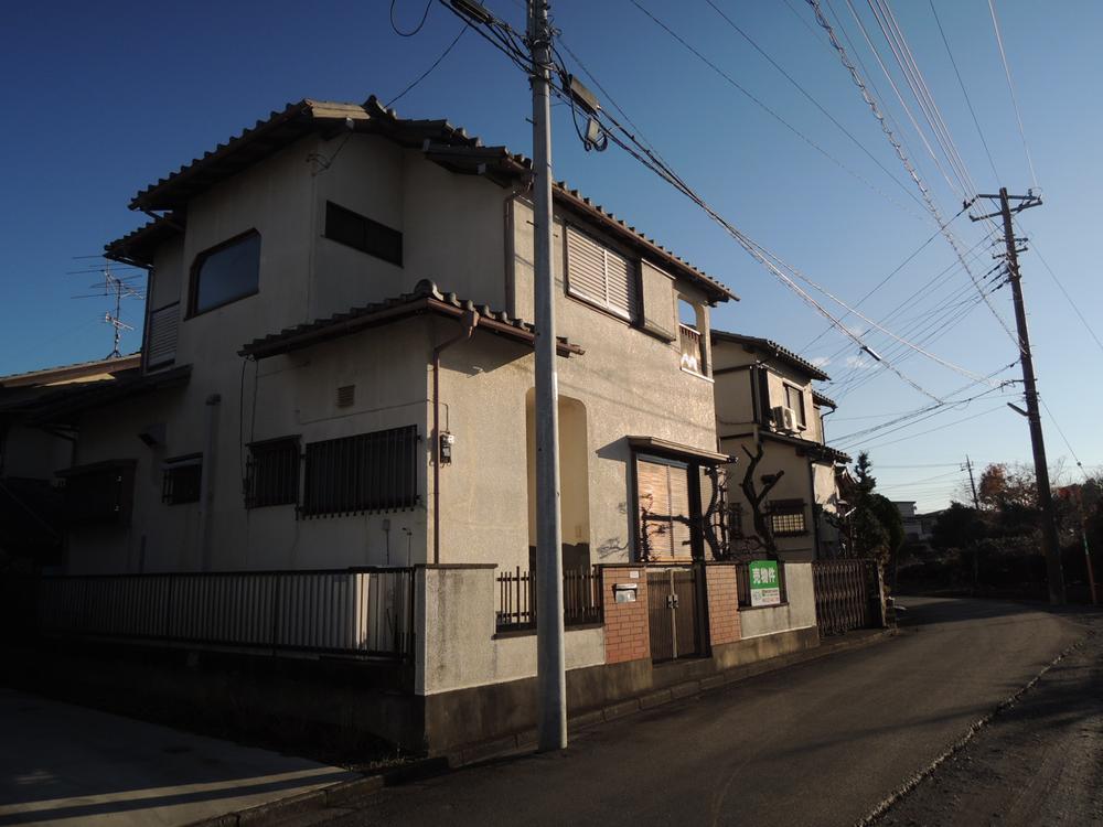 Local photos, including front road. Local (12 May 2013) Shooting