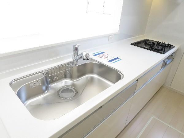 Kitchen. 6 Building is the kitchen, which was based on white. 