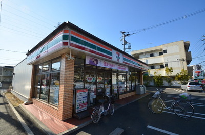 Convenience store. 1200m to Seven-Eleven (convenience store)