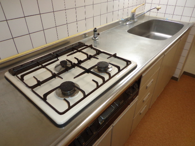 Kitchen. ☆ 3-neck gas stove with system Kitchen ☆