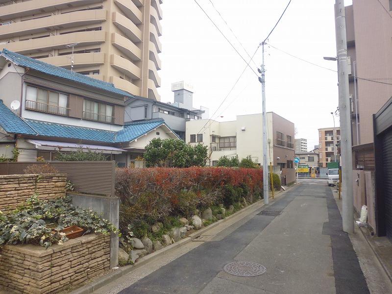 Local photos, including front road. Local (12 May 2013) Shooting