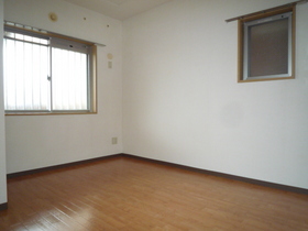 Living and room. 6 Pledge of closet