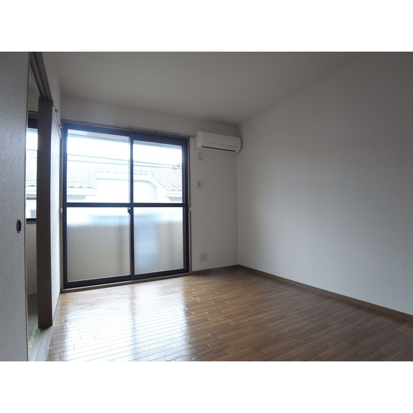 Living and room. Western-style 6 Pledge