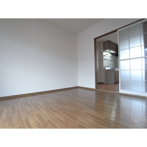 Living and room. Western-style 6 Pledge