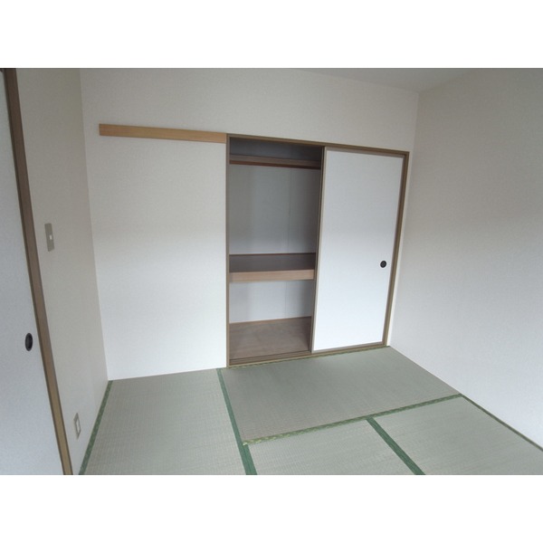 Living and room. Japanese-style room 6 quires