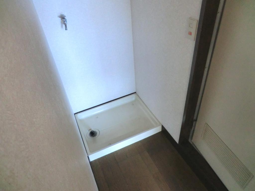 Other room space. Washing machine in the room.